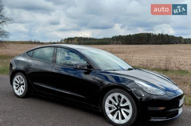 Седан Tesla Model 3 2022 в Вараші