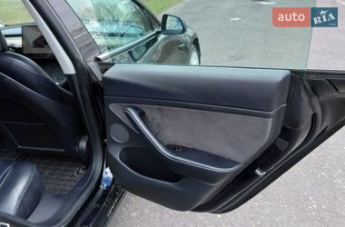 Седан Tesla Model 3 2022 в Вараші