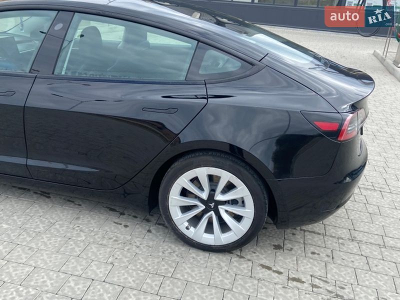 Седан Tesla Model 3 2022 в Львове
