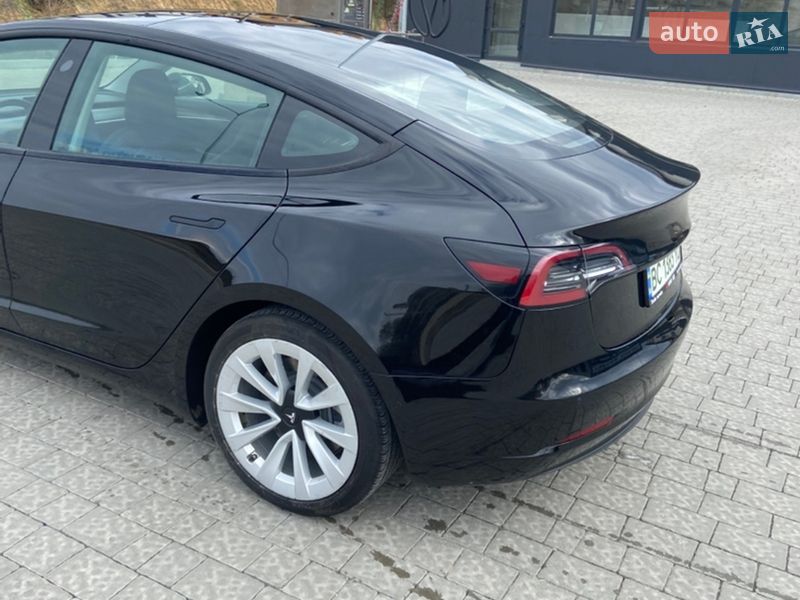 Седан Tesla Model 3 2022 в Львове