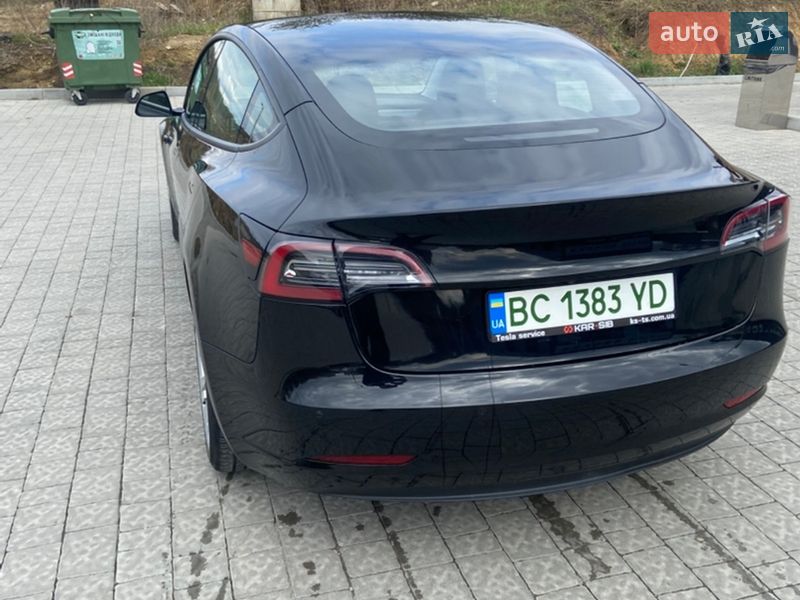 Седан Tesla Model 3 2022 в Львове