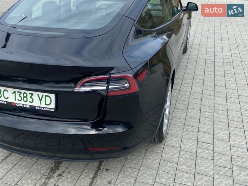 Седан Tesla Model 3 2022 в Львове