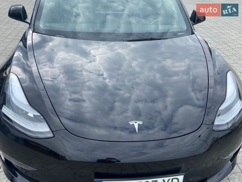 Седан Tesla Model 3 2022 в Львове