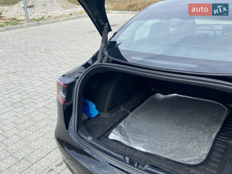 Седан Tesla Model 3 2022 в Львове