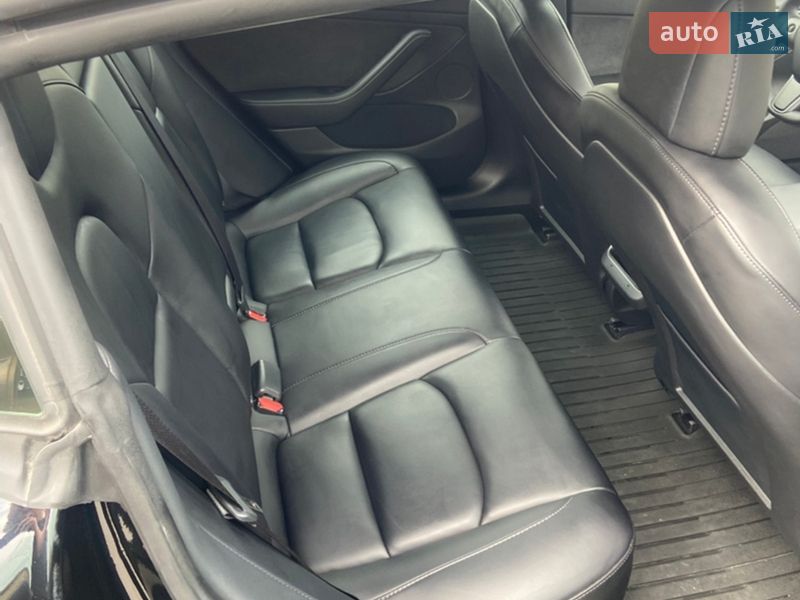Седан Tesla Model 3 2022 в Львове