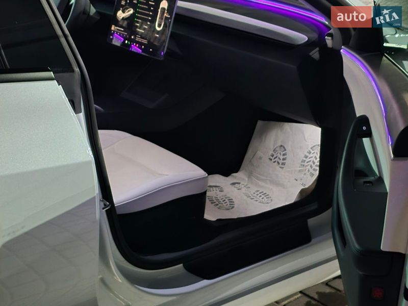 Седан Tesla Model 3 2025 в Кропивницком фото 24 Седан Tesla Model 3 2025 в Кропивницком