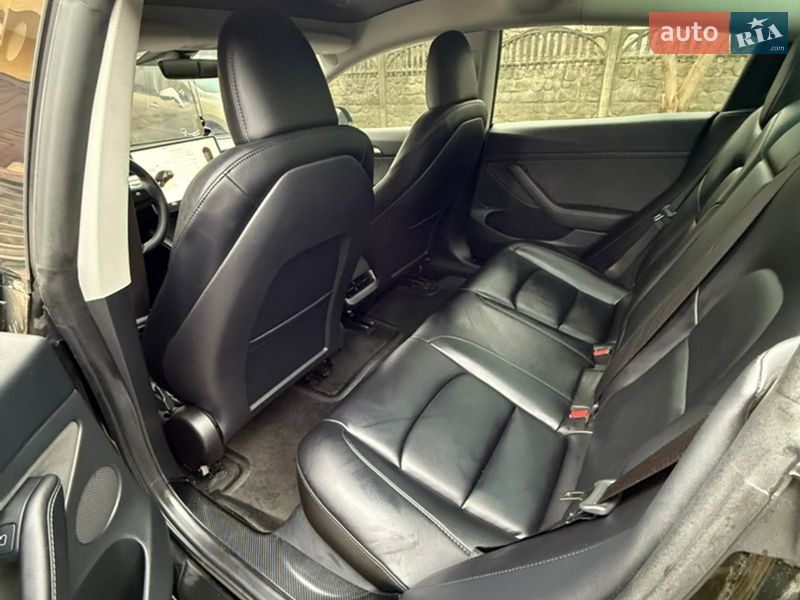 Седан Tesla Model 3 2023 в Львове