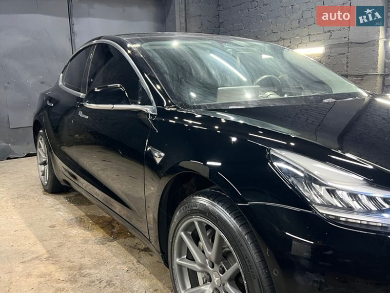 Седан Tesla Model 3 2019 в Овручі
