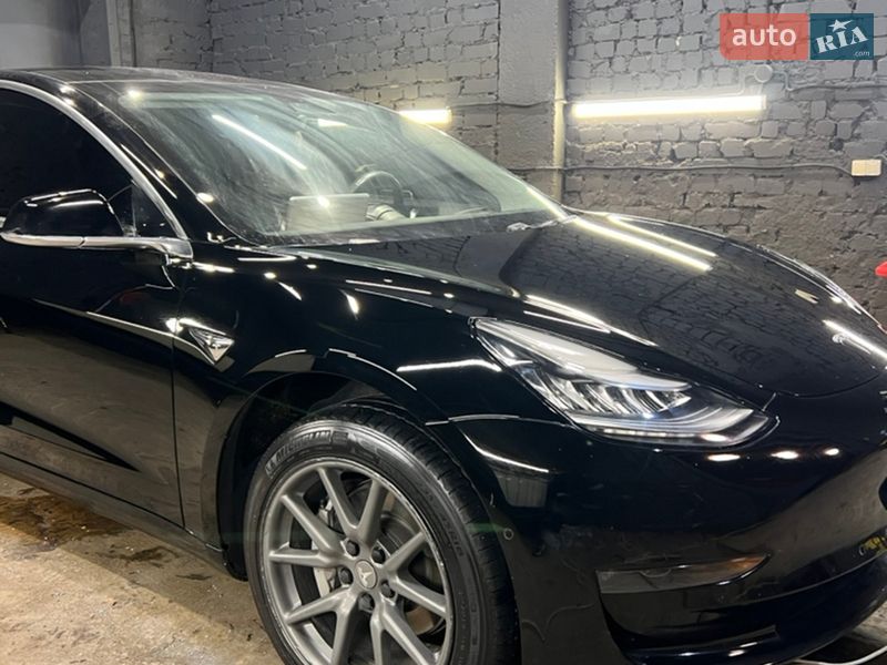 Седан Tesla Model 3 2019 в Овручі
