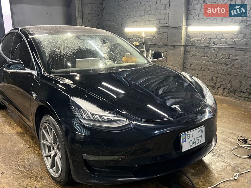 Седан Tesla Model 3 2019 в Овручі