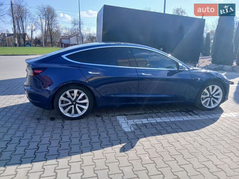 Седан Tesla Model 3 2020 в Житомирі