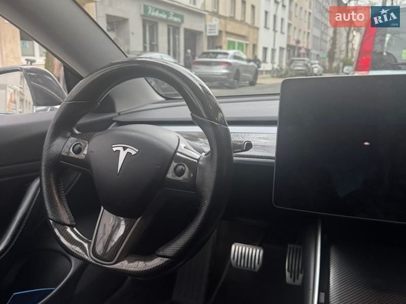 Седан Tesla Model 3 2018 в Києві