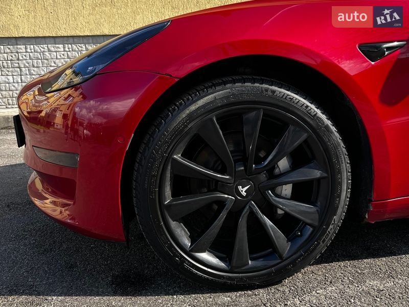 Седан Tesla Model 3 2018 в Києві