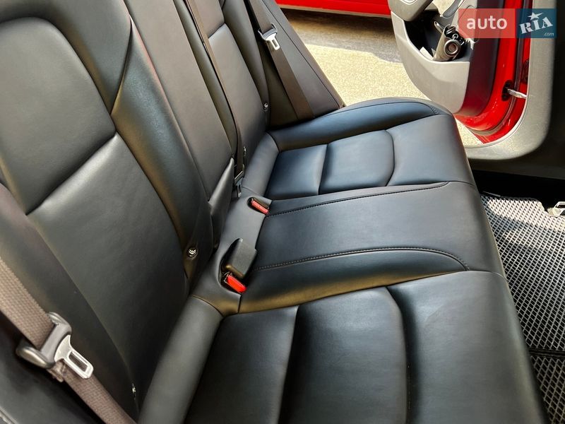 Седан Tesla Model 3 2018 в Києві