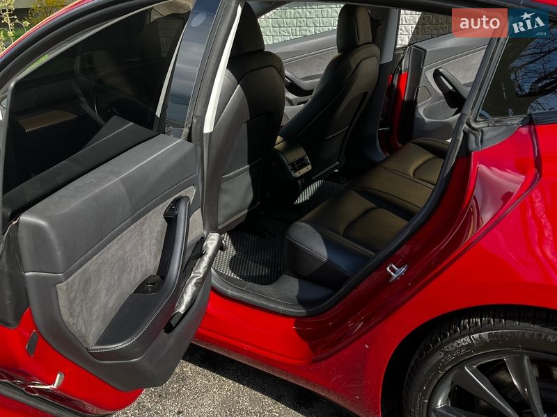 Седан Tesla Model 3 2018 в Києві