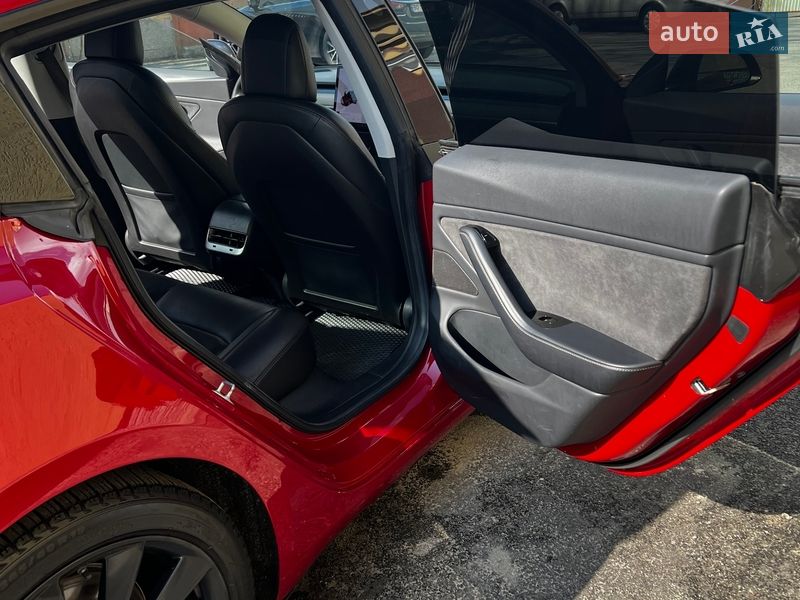 Седан Tesla Model 3 2018 в Києві