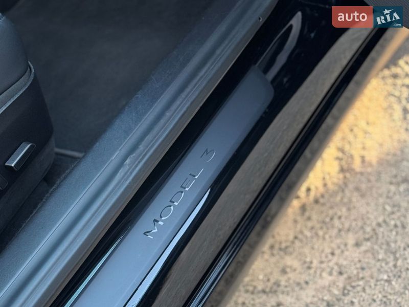 Седан Tesla Model 3 2021 в Киеве