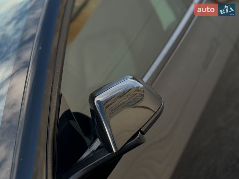 Седан Tesla Model 3 2021 в Киеве