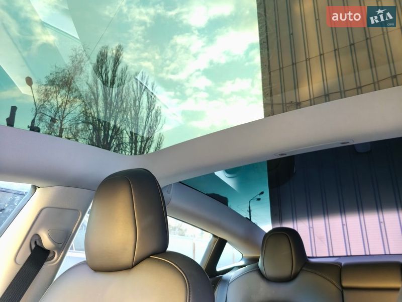 Седан Tesla Model 3 2021 в Киеве