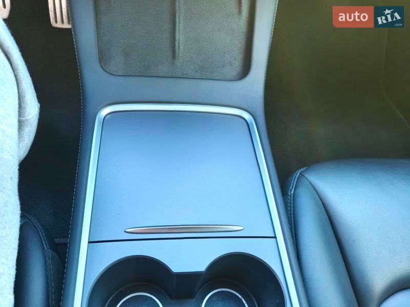 Седан Tesla Model 3 2021 в Киеве