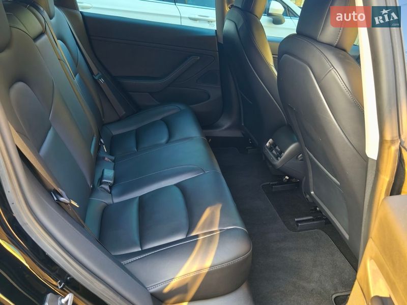 Седан Tesla Model 3 2021 в Киеве