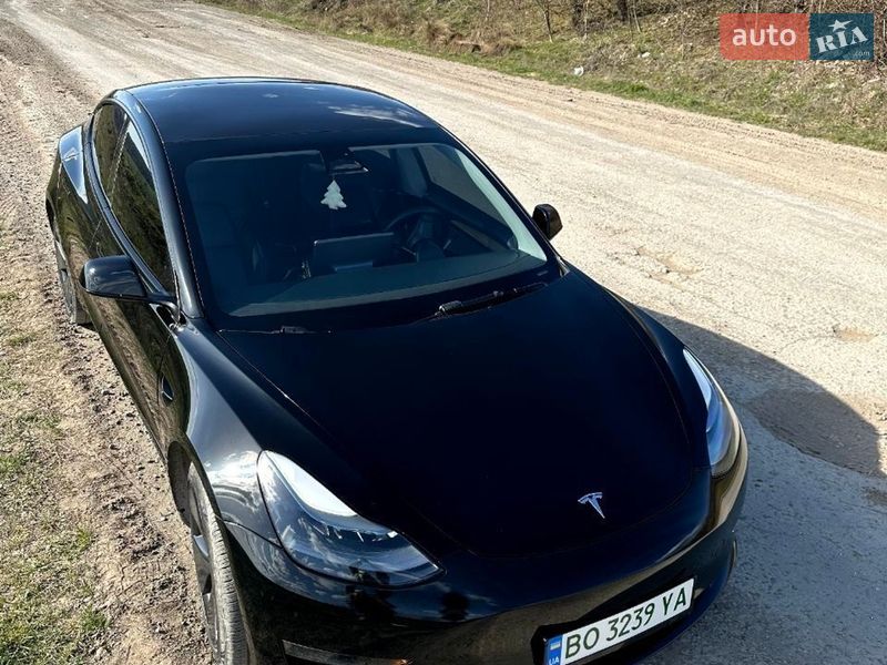 Седан Tesla Model 3 2022 в Монастириській