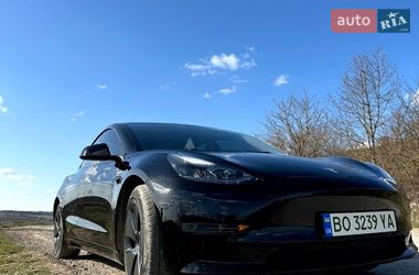 Седан Tesla Model 3 2022 в Монастириській