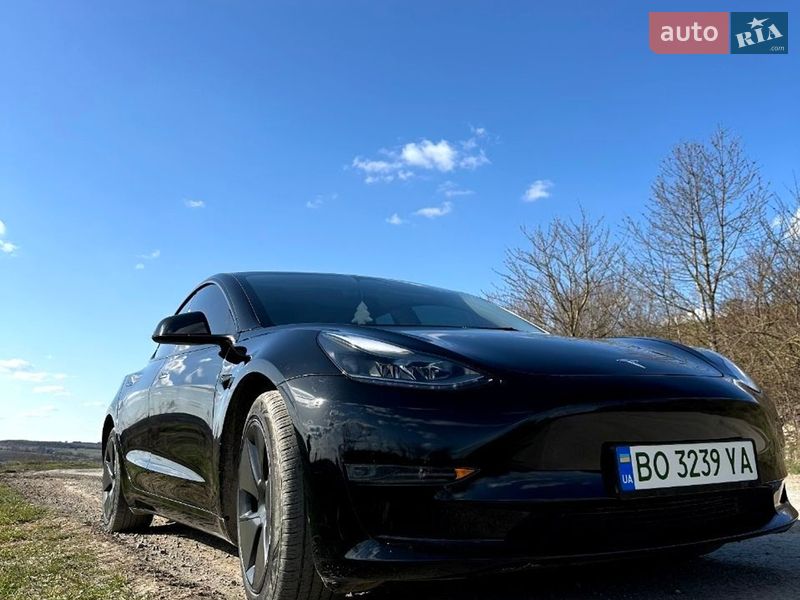 Седан Tesla Model 3 2022 в Монастириській