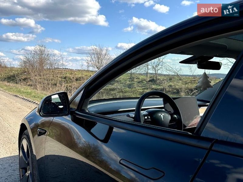 Седан Tesla Model 3 2022 в Монастириській
