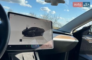 Седан Tesla Model 3 2022 в Монастириській