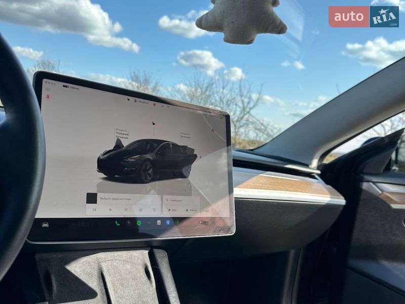 Седан Tesla Model 3 2022 в Монастириській