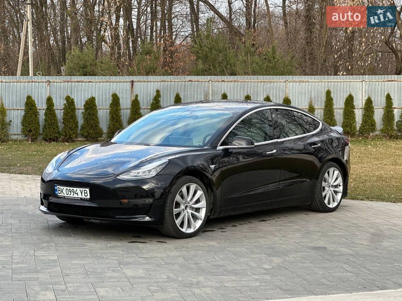 Седан Tesla Model 3 2018 в Луцке