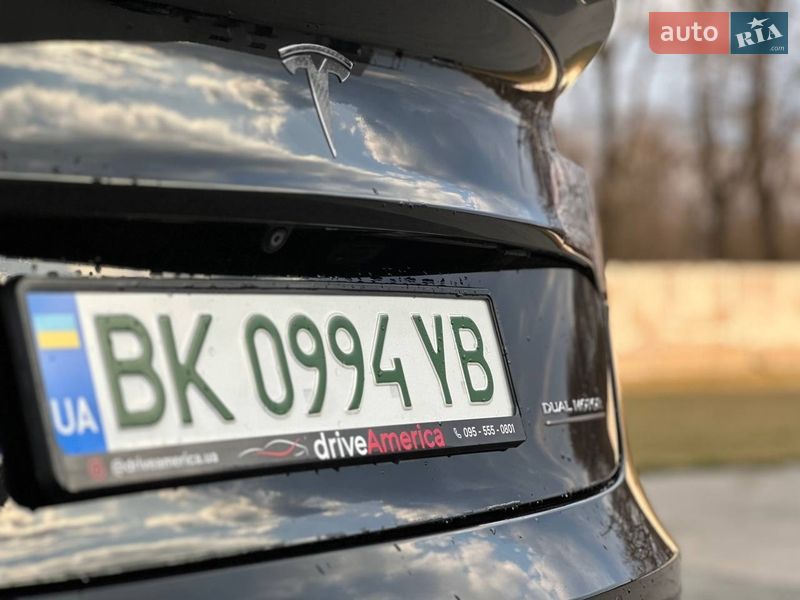 Седан Tesla Model 3 2018 в Луцке