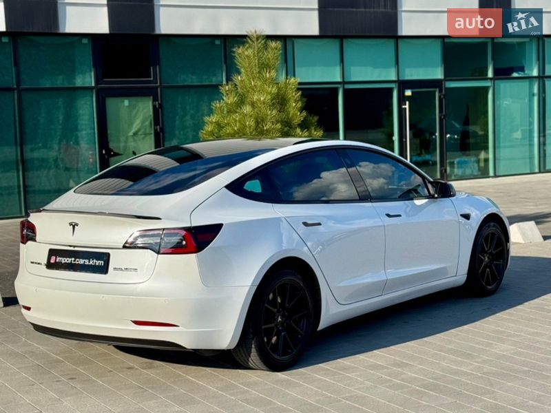 Седан Tesla Model 3 2021 в Хмельницком