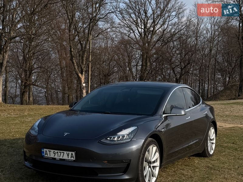 Седан Tesla Model 3 2019 в Долине