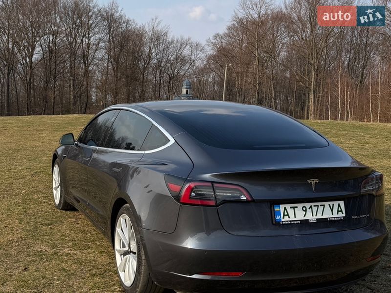 Седан Tesla Model 3 2019 в Долине