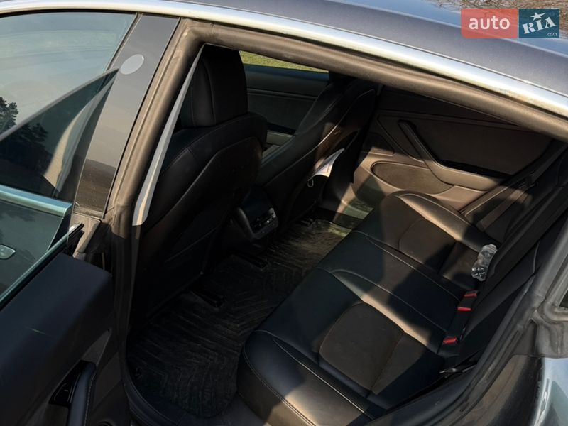 Седан Tesla Model 3 2019 в Долине