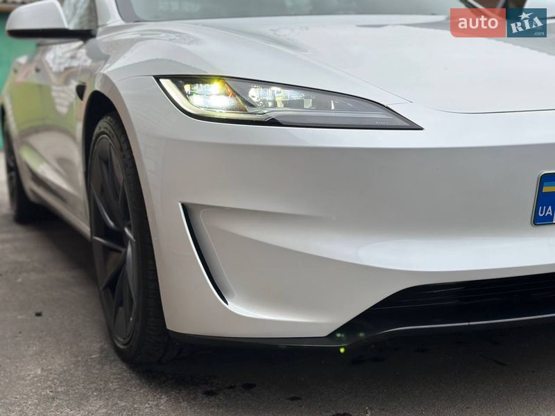 Седан Tesla Model 3 2025 в Києві