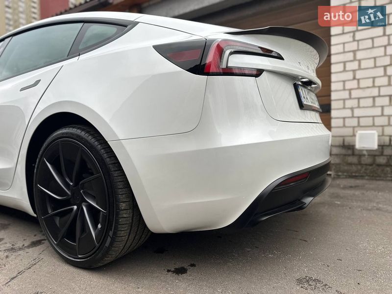 Седан Tesla Model 3 2025 в Києві