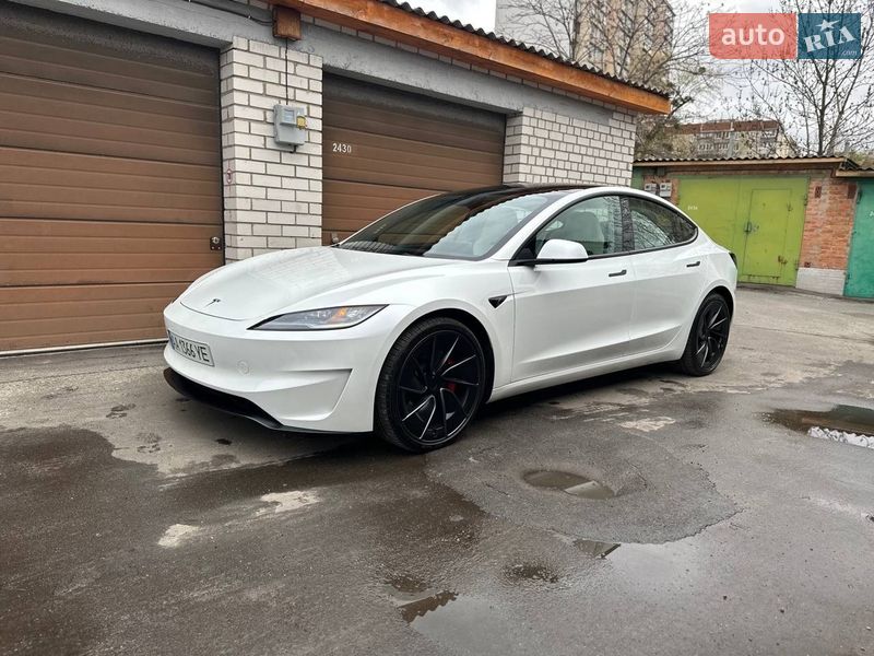 Седан Tesla Model 3 2025 в Києві
