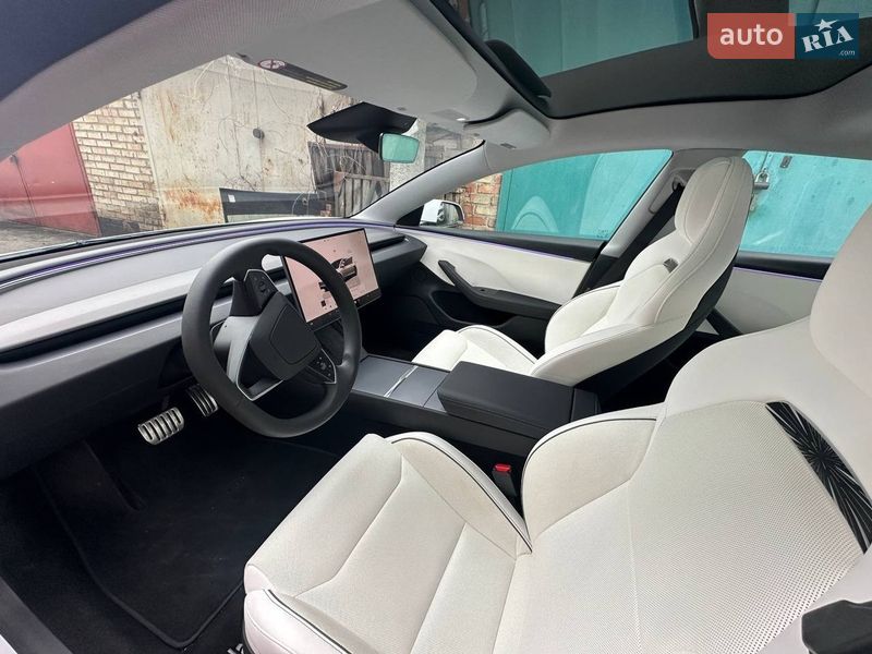 Седан Tesla Model 3 2025 в Києві