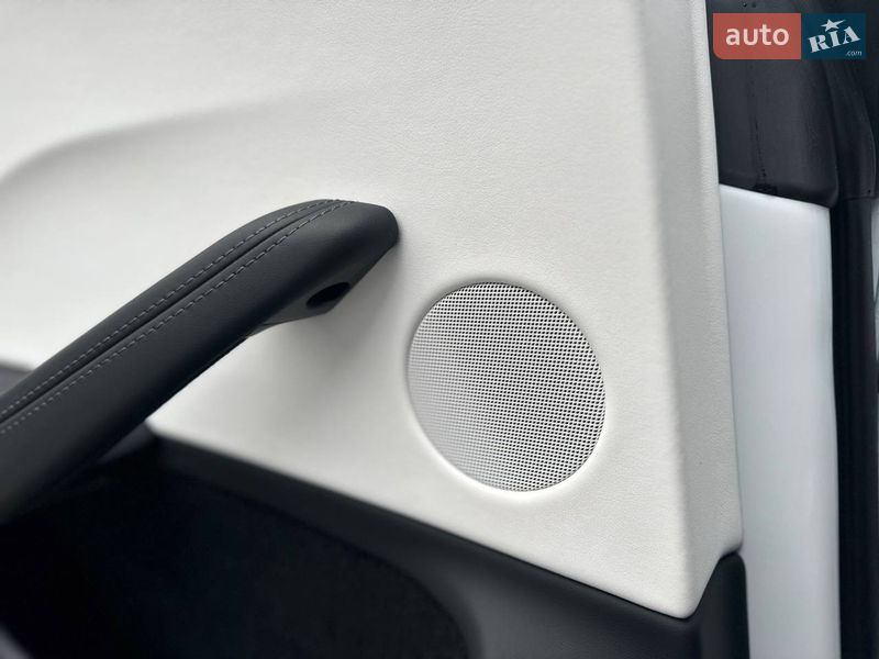 Седан Tesla Model 3 2025 в Києві