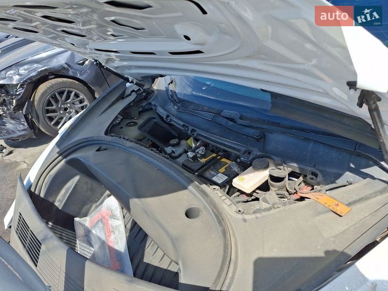 Седан Tesla Model 3 2021 в Киеве