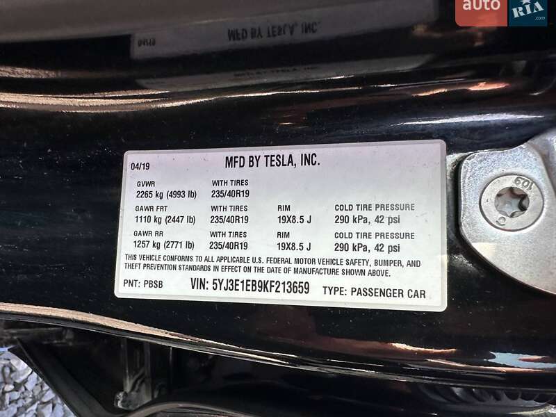 Седан Tesla Model 3 2018 в Луцке