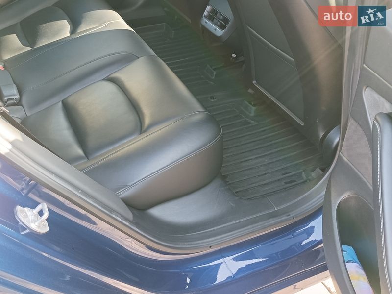 Седан Tesla Model 3 2019 в Киеве