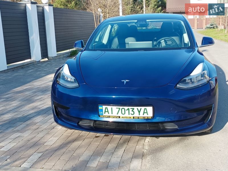 Седан Tesla Model 3 2019 в Киеве