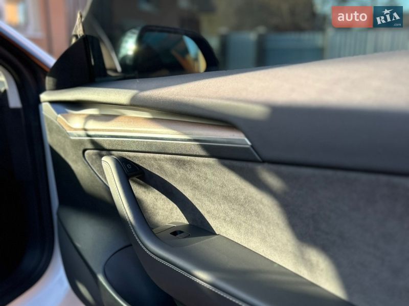 Седан Tesla Model 3 2021 в Хмельницком