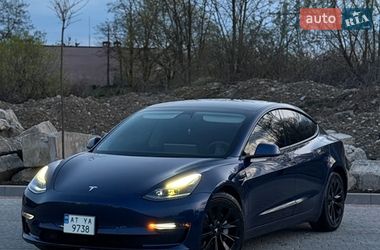 Седан Tesla Model 3 2022 в Івано-Франківську