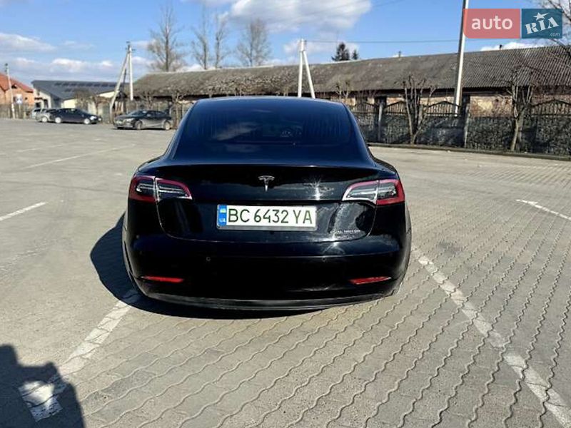 Седан Tesla Model 3 2019 в Львові