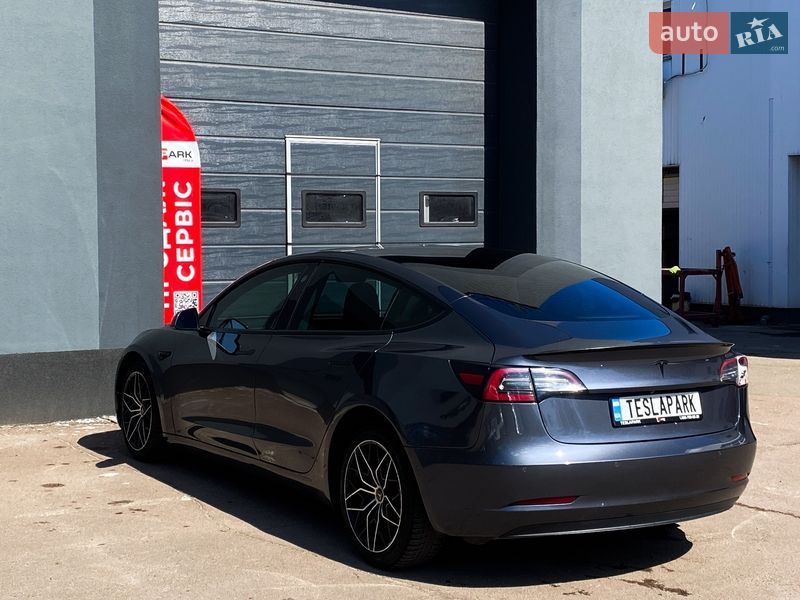 Седан Tesla Model 3 2018 в Києві